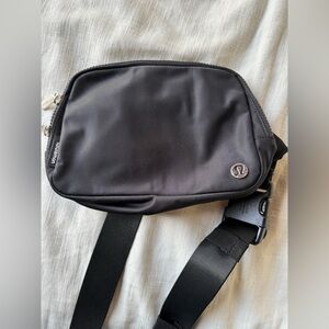 All black Lululemon Belt Bag LARGE 2L